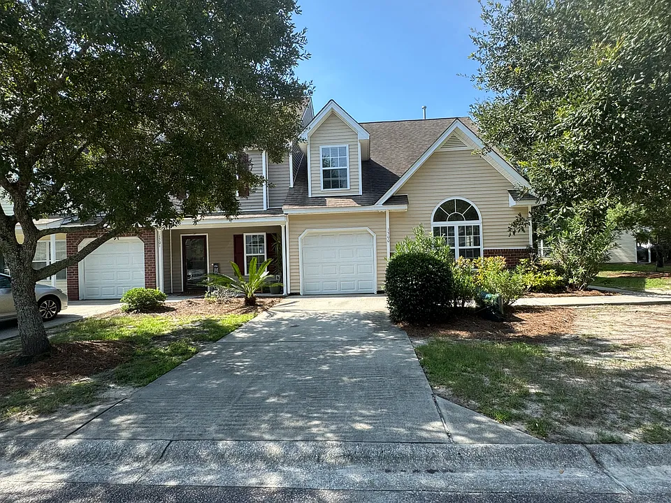 1300 Buckthorn Cir