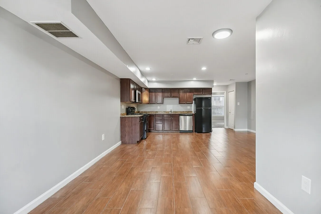 3 bed, $1,575 — Photo 4