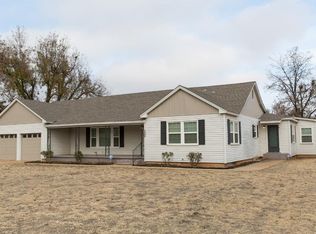 927 E Commerce St, Altus, OK 73521