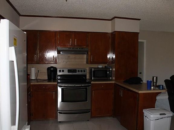 3rd image of 810 W 21st St