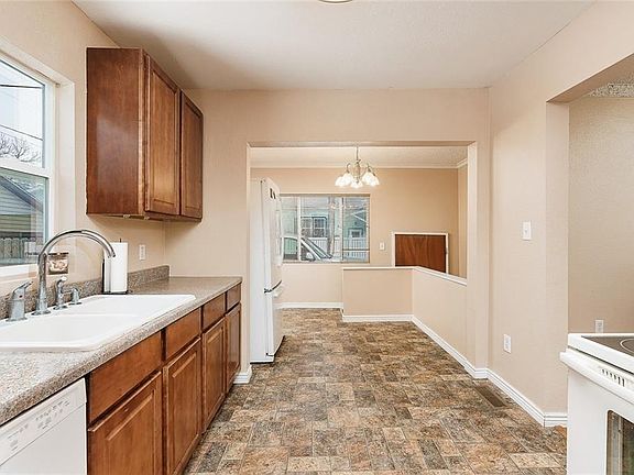 4th image of 713 Broadwater Ave