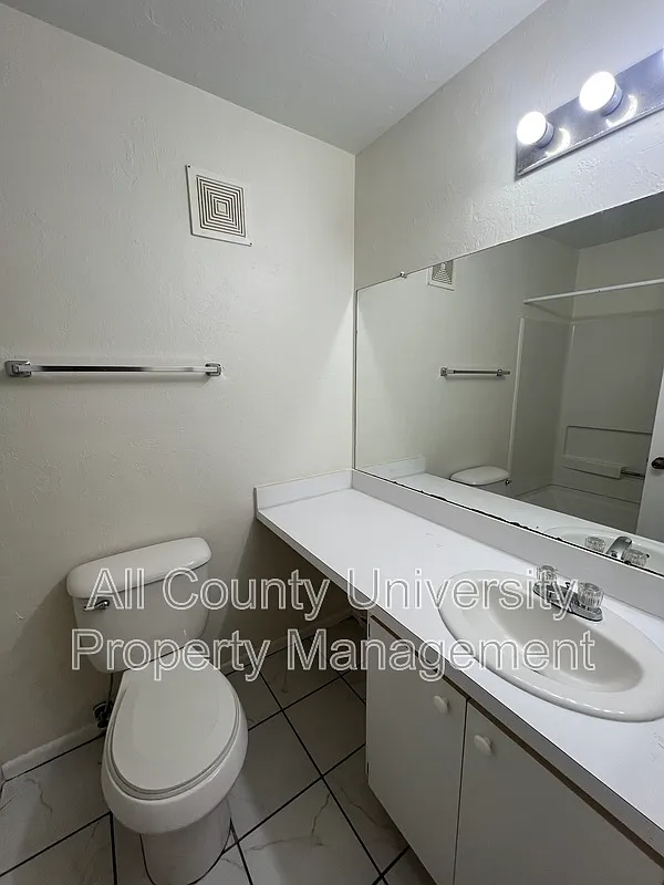 4 bed, 4.0 bath, 1000 sqft, $550 — Photo 3