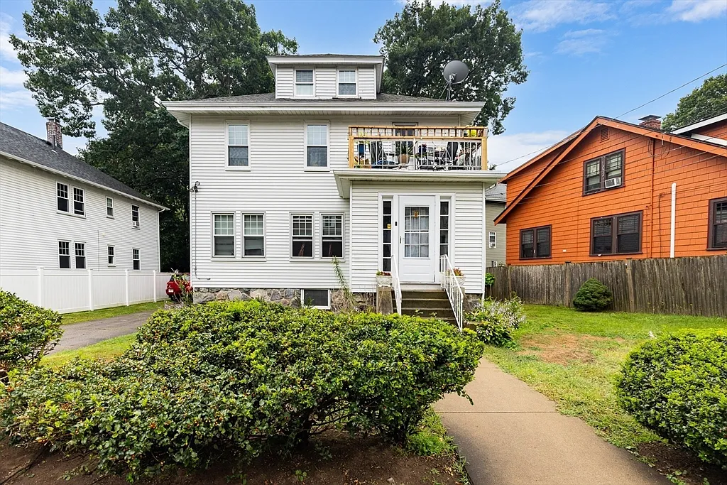 3 bed, 1.0 bath, 1100 sqft, $3,000 — Photo 1
