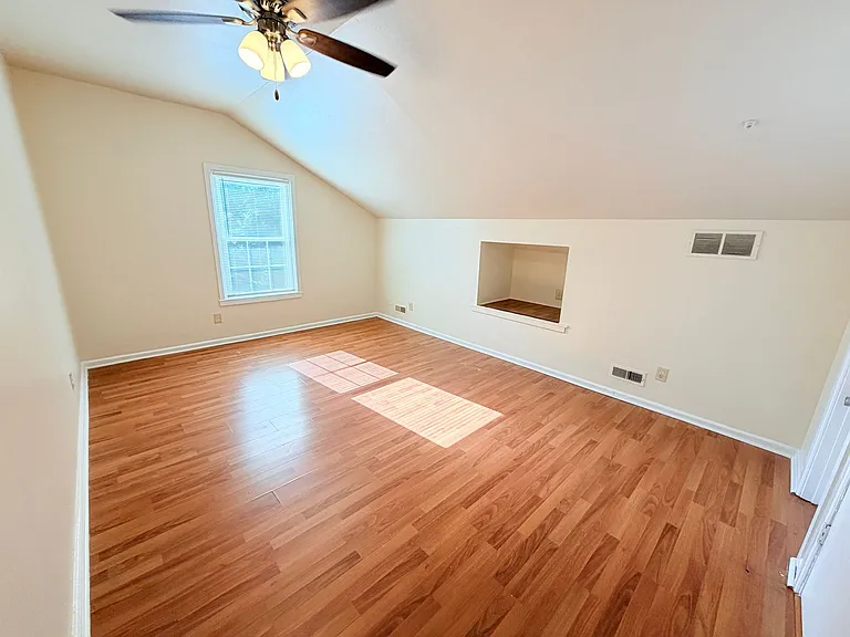2035 N Graham Ave — Photo 26