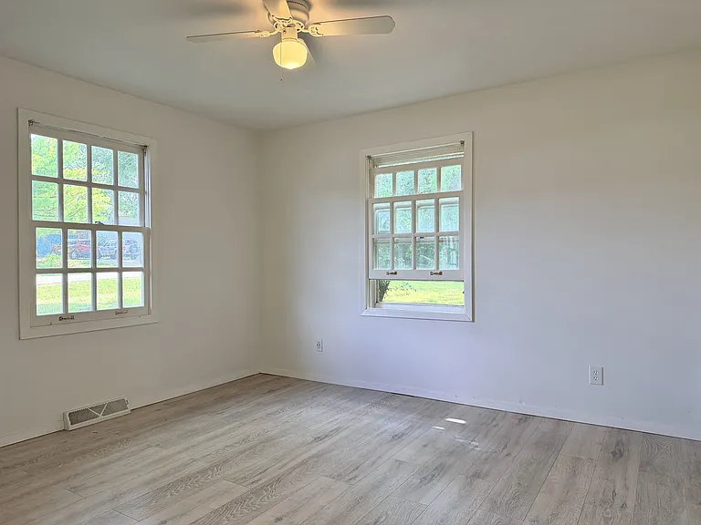 135 Pembroke Rd SW — Photo 12