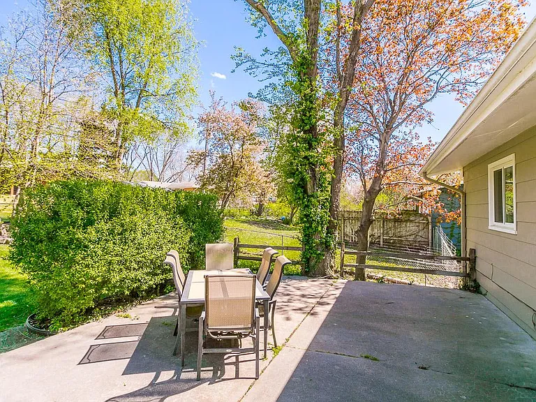 530 W Broadview Dr — Photo 20