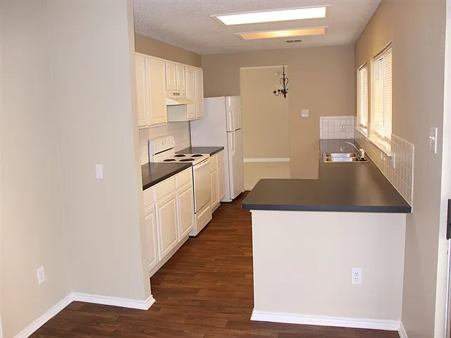 3352 Chapel Wood Ct — Photo 3