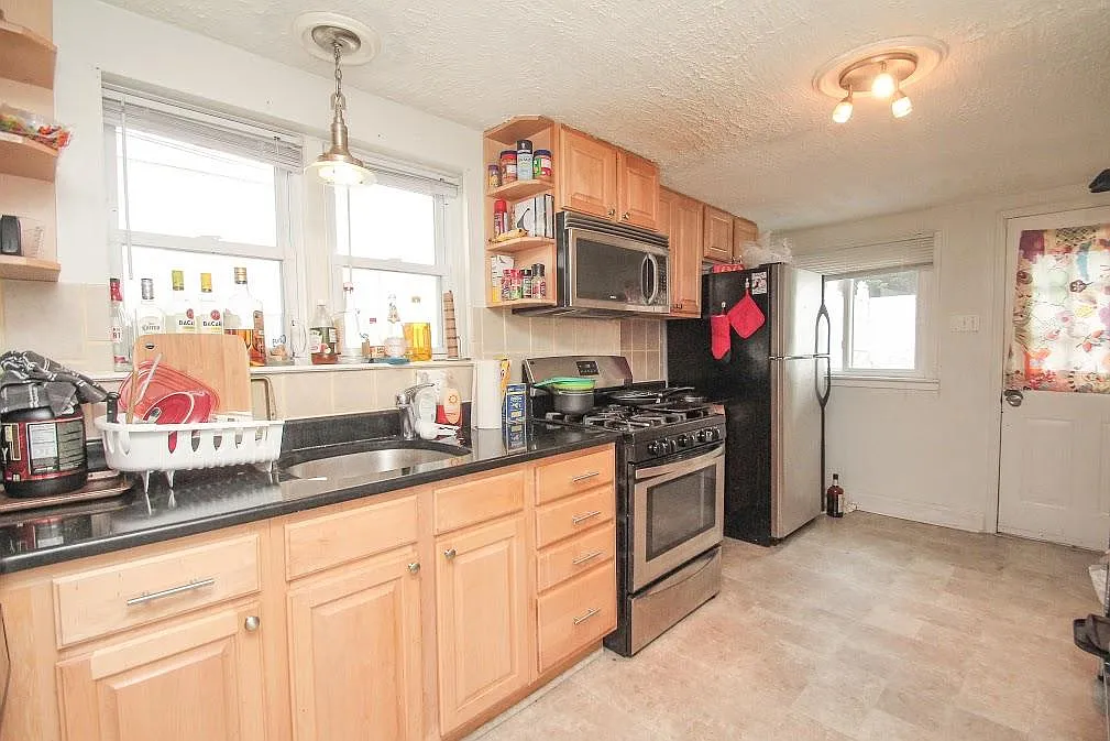 Kitchen - 4420 Fleming St