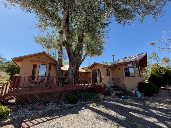 4 Cirquela Rd, Cedar Crest, NM 87008
