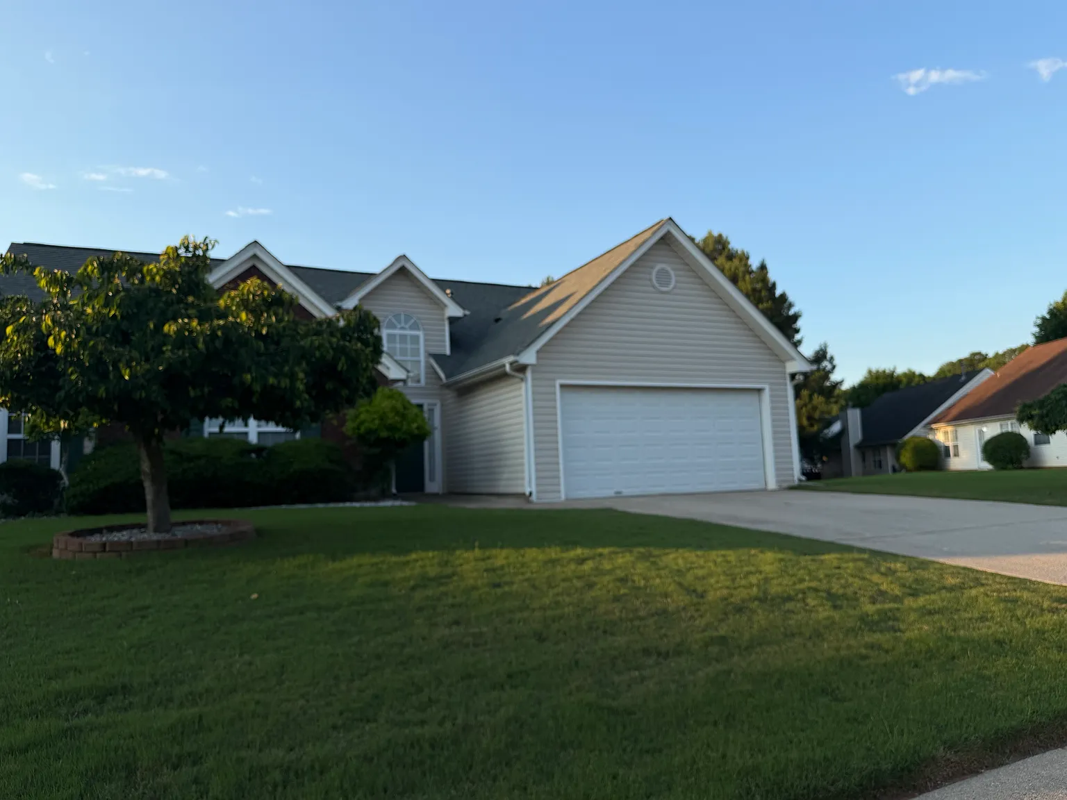 3 bed, 1836 sqft, $2,250 — Photo 2