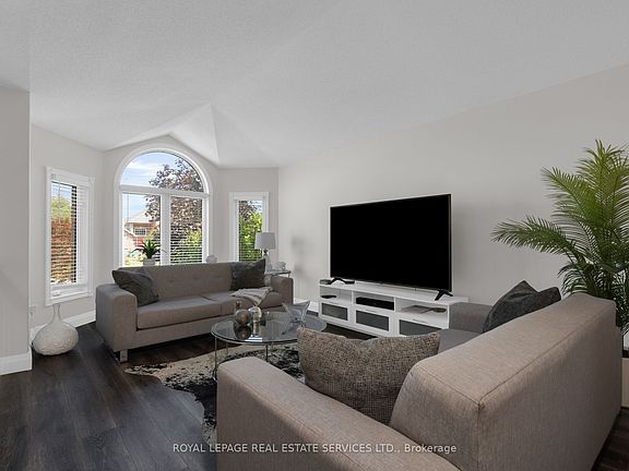 5th image of 619 Glen Cedar Cres