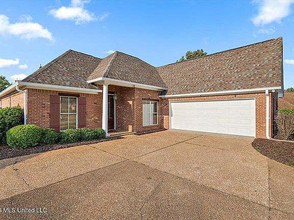 2nd image of 435 Huntington Dr