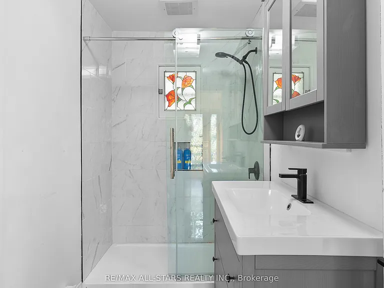 242 Francis St E — Photo 17