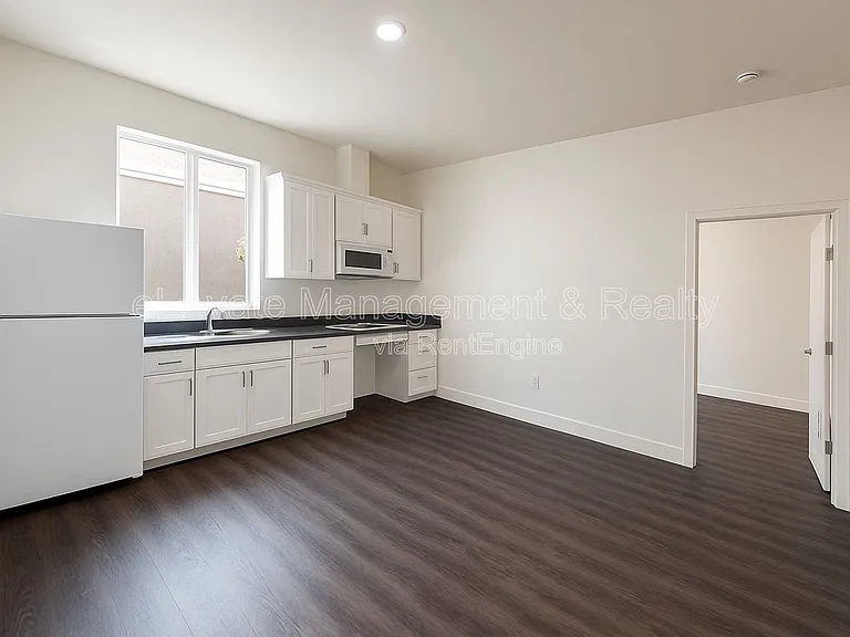 11201 S Main St #101 — Photo 2