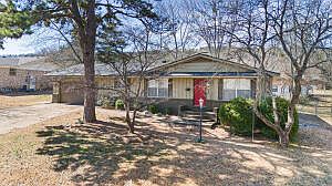 1st image of 410 Sherwood Dr