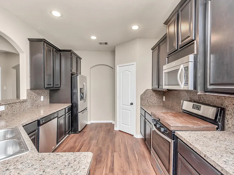13930 Goodridge Dr — Photo 5
