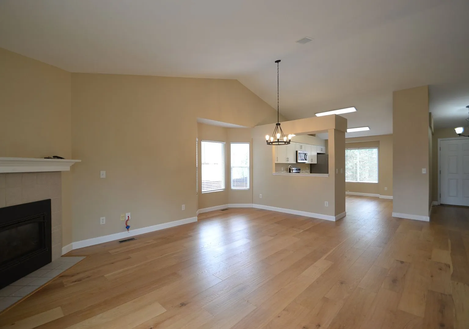 Beautiful Meridian Ranch Home with a New Kitchen and A/C! — Photo 4