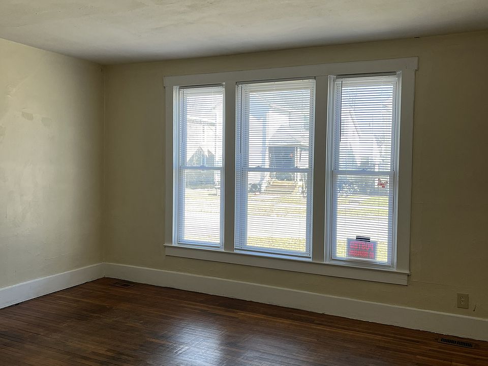 1st image of 417 N Detroit St #417