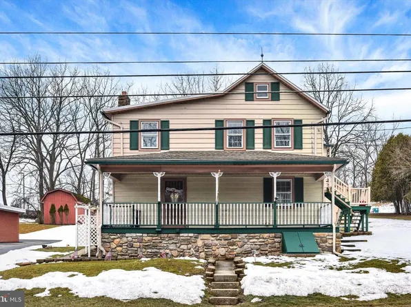 745 Old Trail Rd, Etters, PA 17319