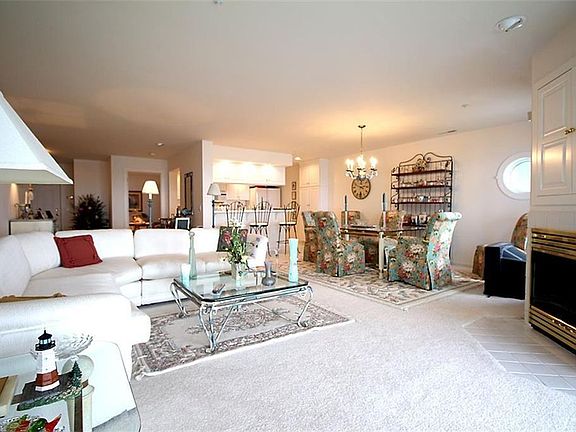 3rd image of 124 Grand Hbr