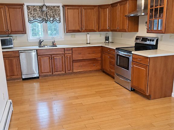 2nd image of 271 Vineyard Ave
