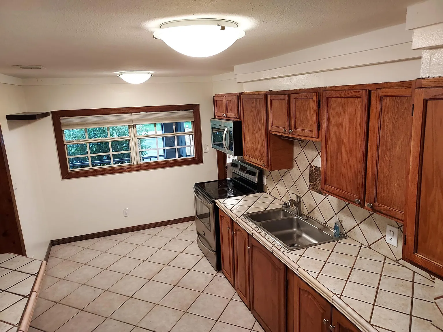 2720 Sidney Ave — Photo 2