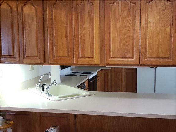 4th image of 112 E North St