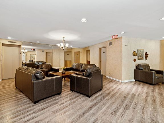 3rd image of 909 E Kenilworth Ave Unit 214