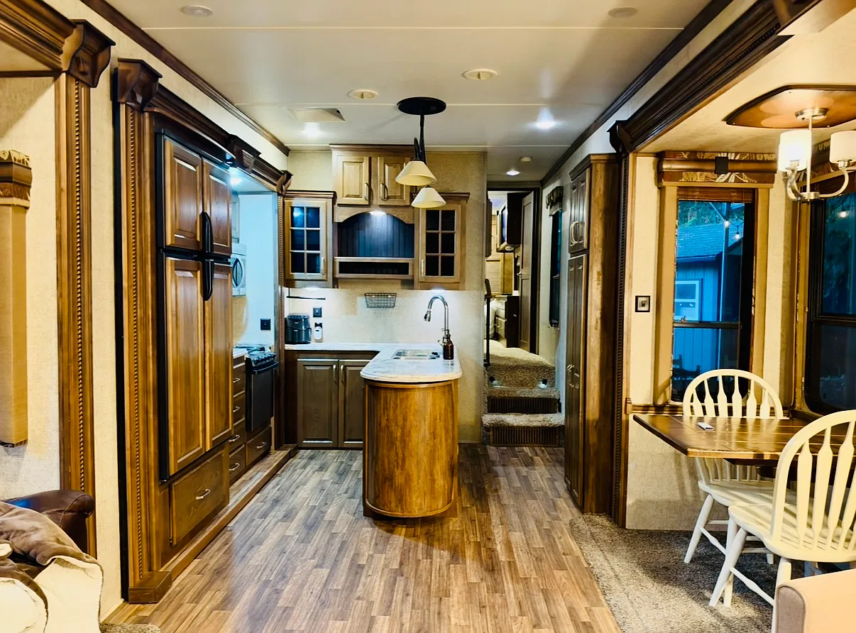 2 bed, 300 sqft, $1,200 — Photo 1