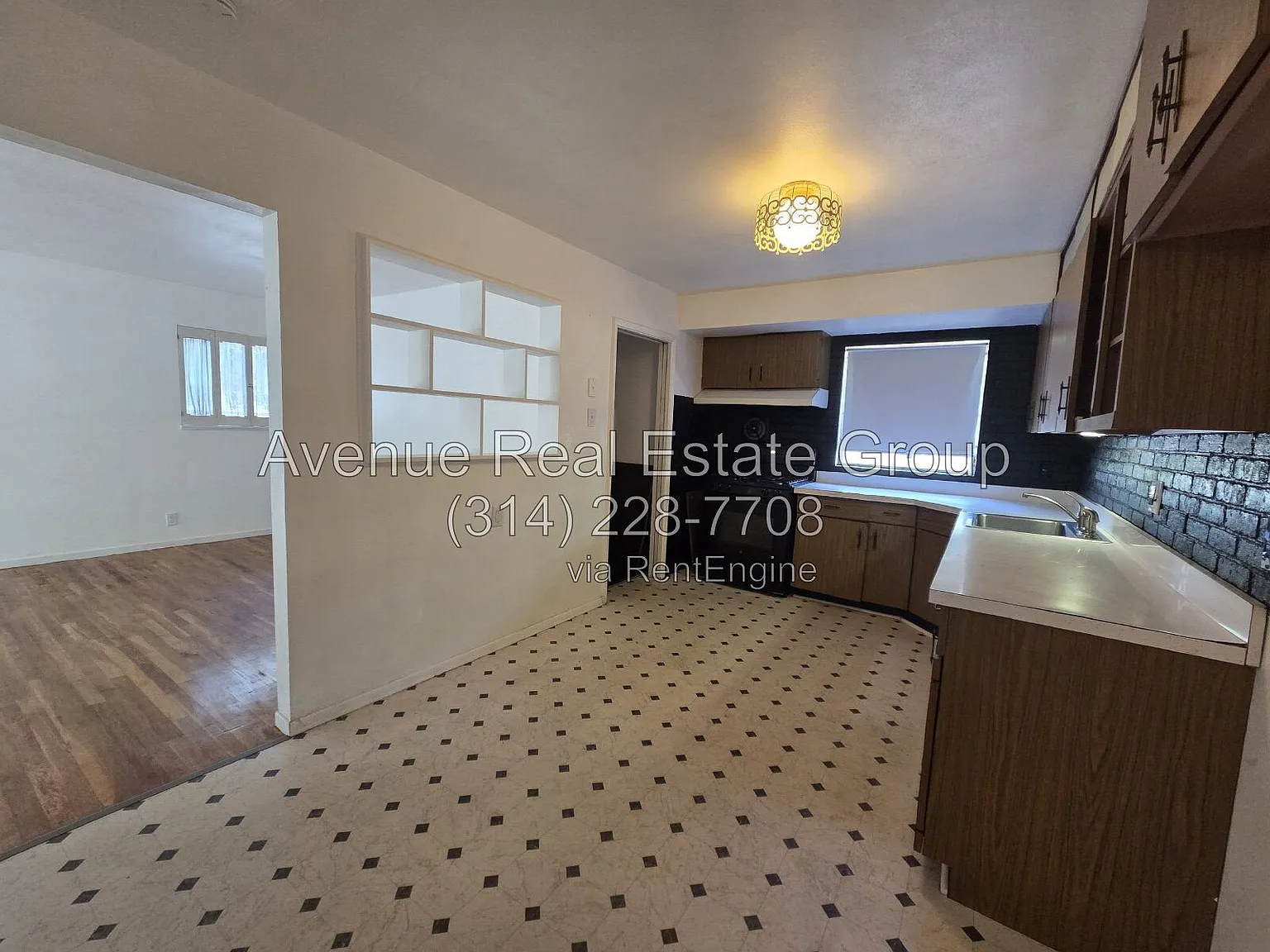 3 bed, 1.0 bath, 932 sqft, $1,200 — Photo 3
