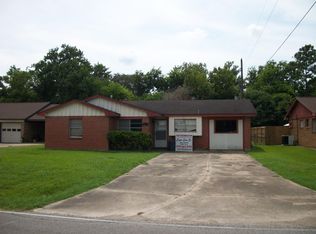 520 S Ramona St, Angleton, TX 77515