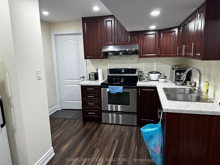 426 Wycliffe Ave #BASMENT — Photo 8