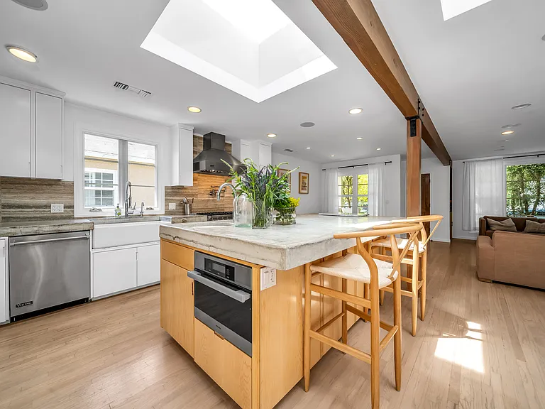 7844 Stewart Ave — Photo 11