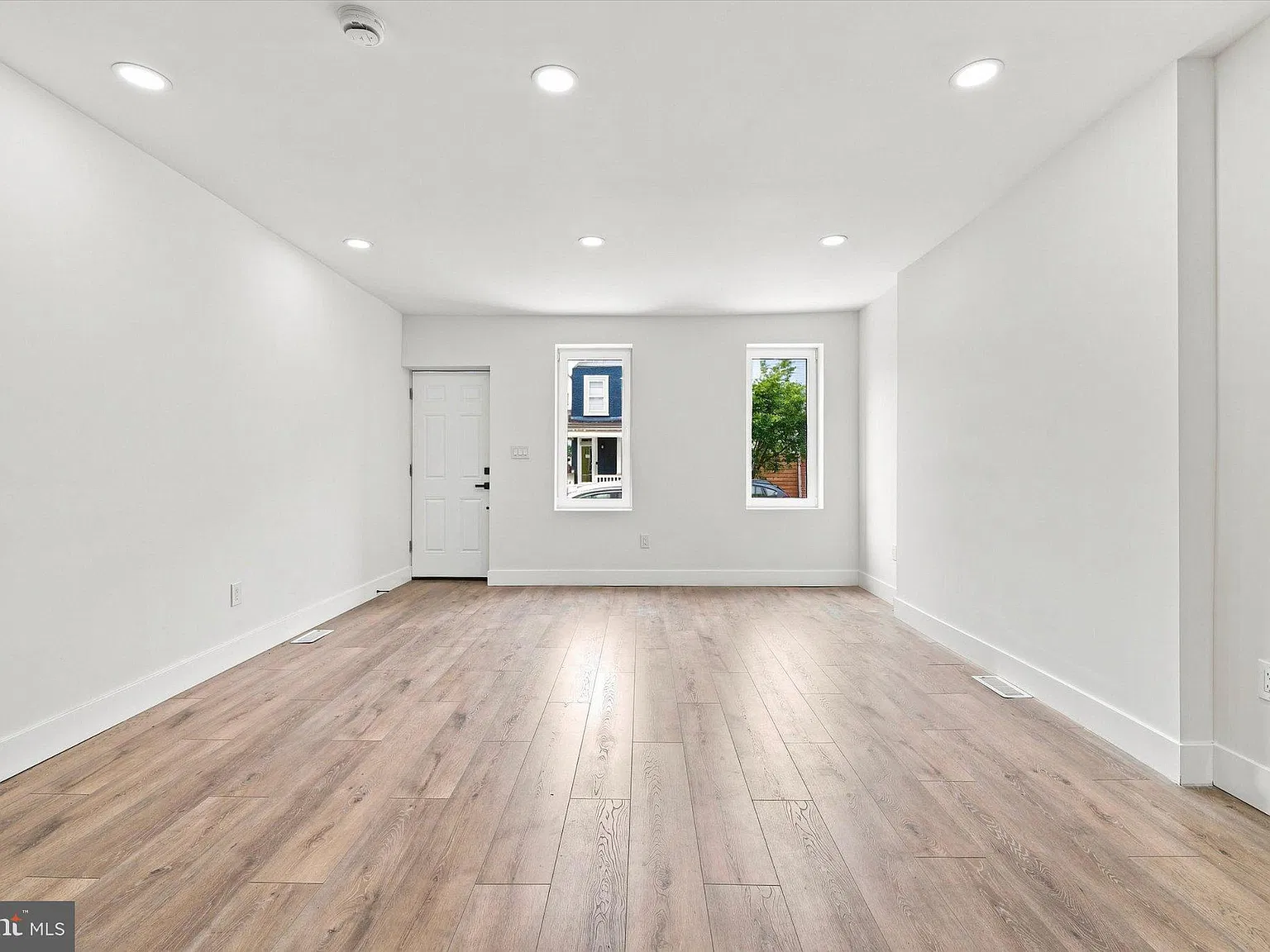 4 bed, 2.5 bath, 2142 sqft, $2,850 — Photo 4