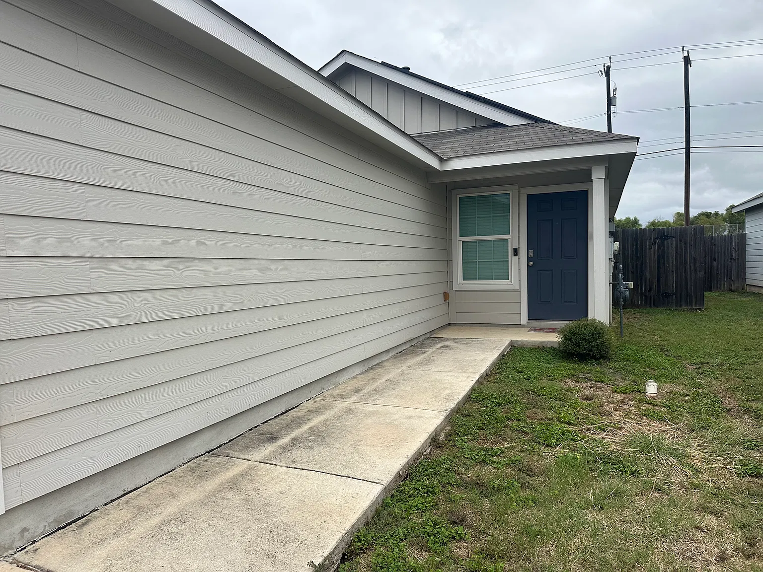3 bed, 1021 sqft, $3,200 — Photo 2