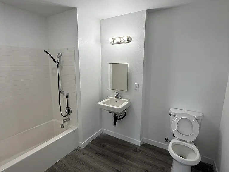 516 N Fries Ave — Photo 8
