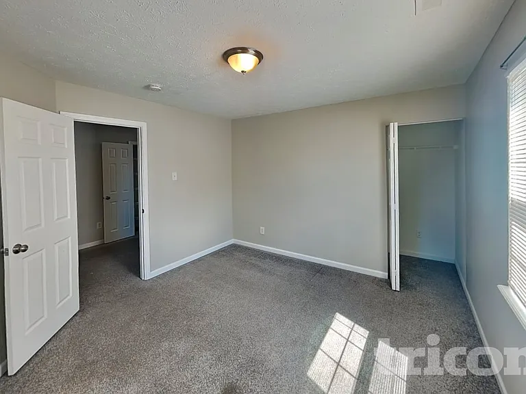 1102 Central Park Blvd N — Photo 11