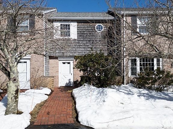 2nd image of 8 Captain Cook Ln #8