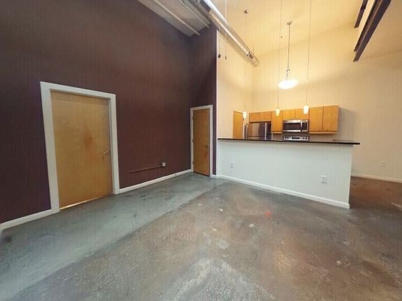 3rd image of 1011 W Marshall St #129