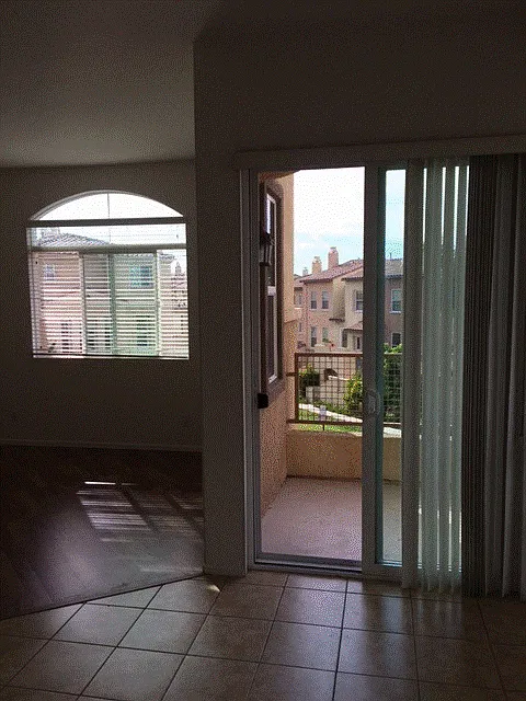3 bed, 1228 sqft, $3,190 — Photo 3