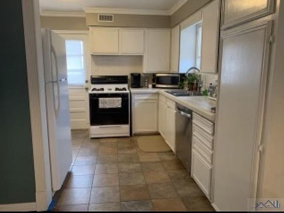 3rd image of 210 Broadmoor Ave