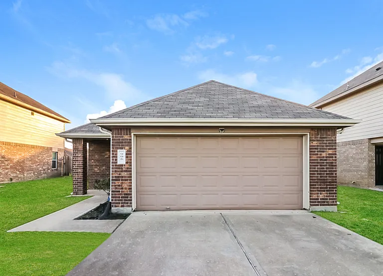 906 Ember Wood Ct — Photo 1