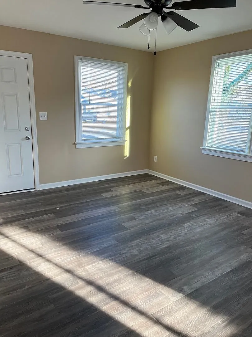 3 bedroom/2 bath unit in Williamsburg — Photo 3