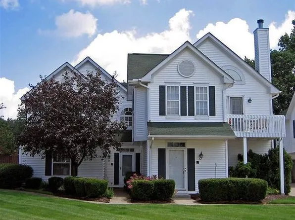 54 Vista Cir #36B, North Olmsted, OH 44070