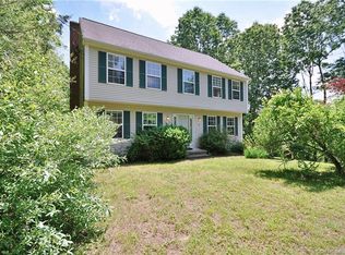 2 Nelson Ln, Newtown, CT