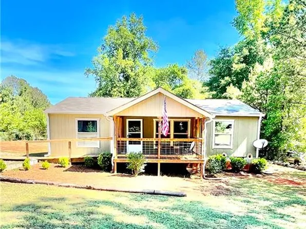 1090 River Woods Dr, Madison, GA 30650