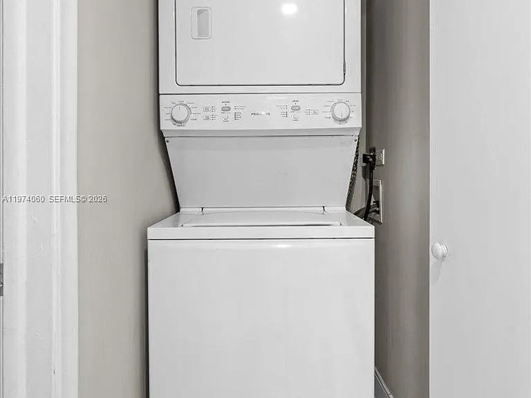811 S Hollybrook Dr #208 — Photo 31