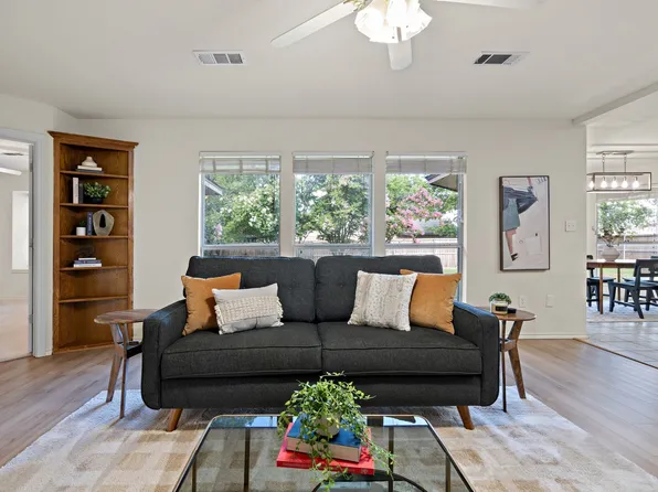 607 S Magnolia St, Aubrey, TX 76227