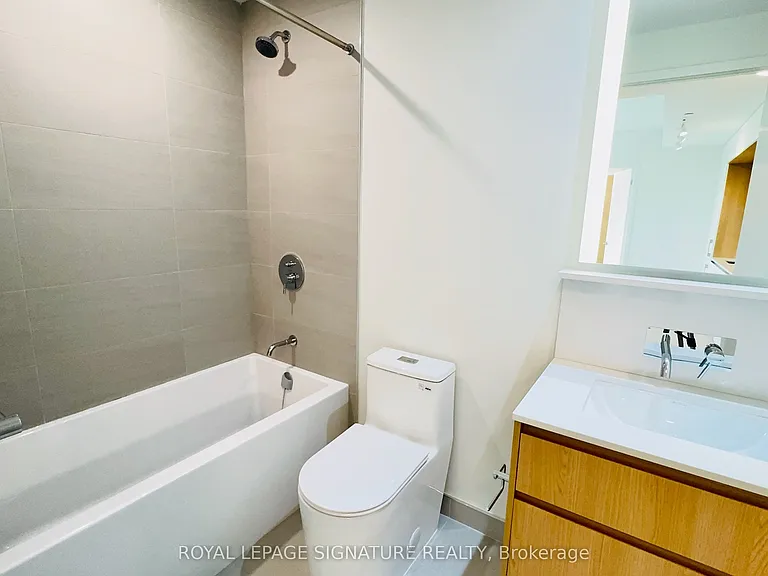 322 Dupont St #605 — Photo 4