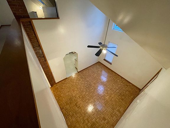 3rd image of 530 W 5th St APT 2B